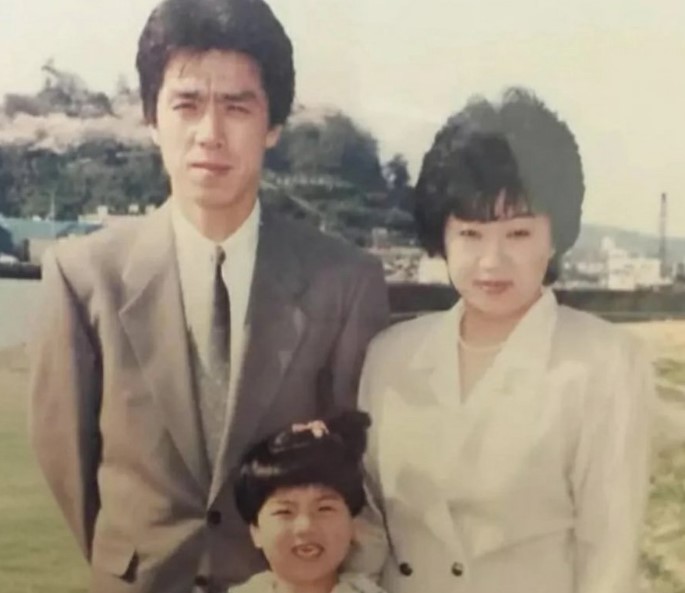 Yasuo Takamatsu, his late wife Yuko, and their son. 