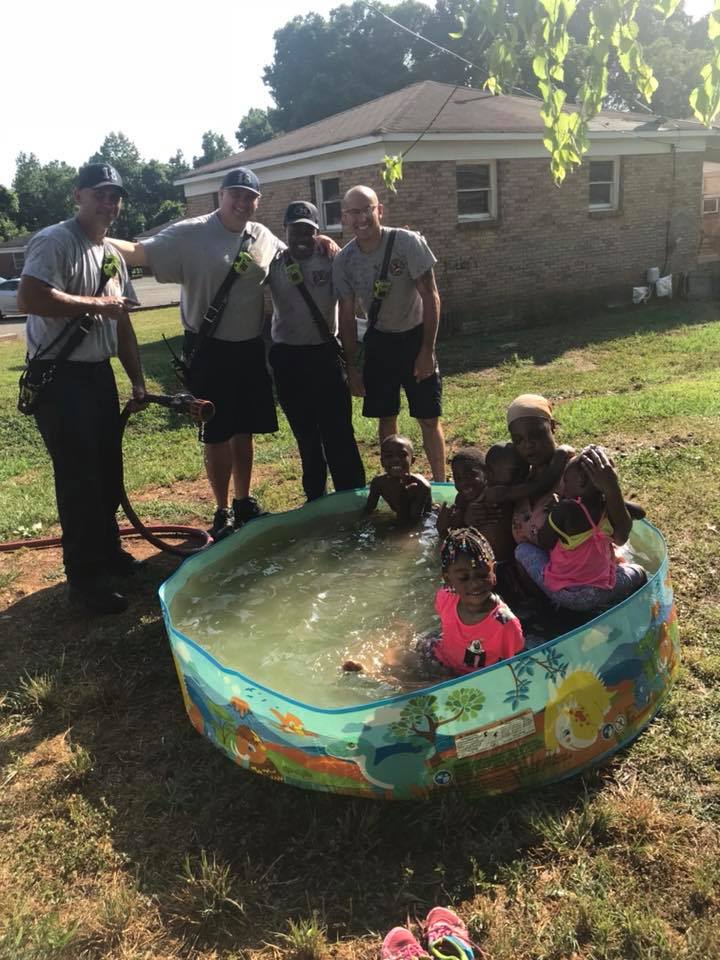 Firefighters come to a halt after they spot a struggling mom filling kids’ pool using a pot