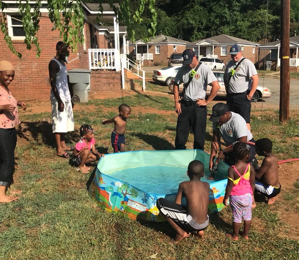 Firefighters come to a halt after they spot a struggling mom filling kids’ pool using a pot