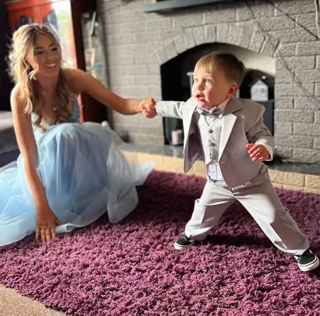 Teen mom who was unable to find a babysitter takes 1-year-old toddler as prom date and they're adorable