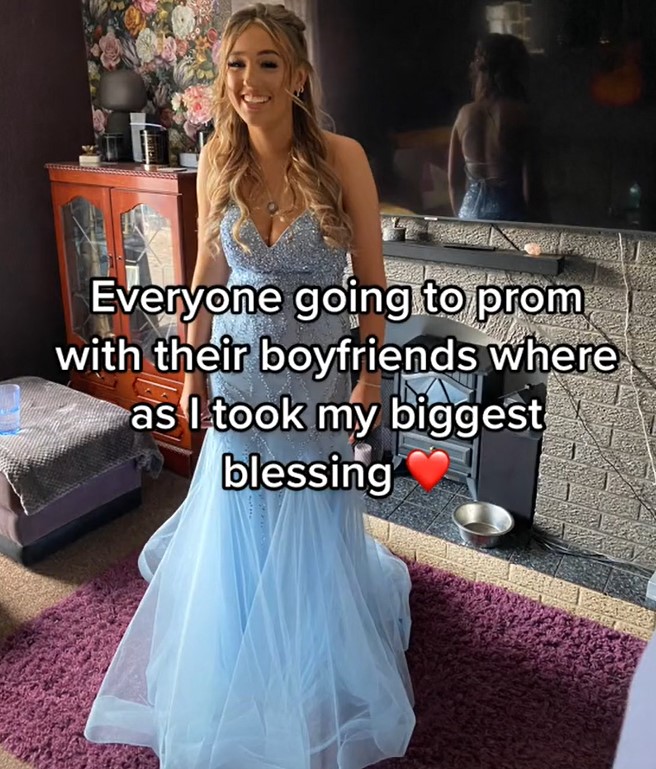 Teen mom who was unable to find a babysitter takes 1-year-old toddler as prom date and they're adorable