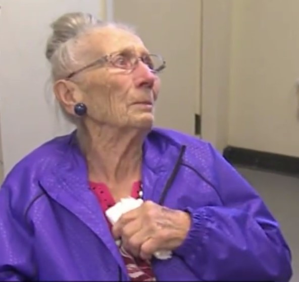 Mailman breaks down the door of a 94-year-old woman after she called for help