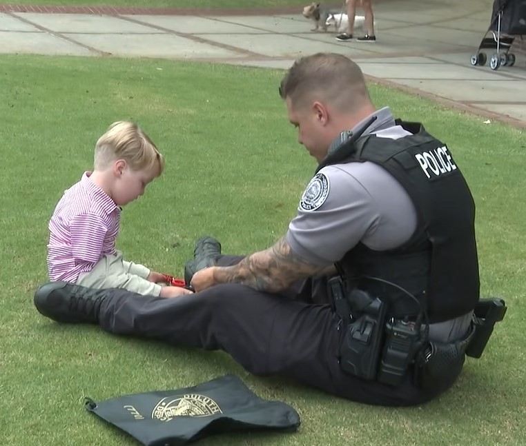 Police officer mentors 6-year-old without arms who dreams of becoming a detective