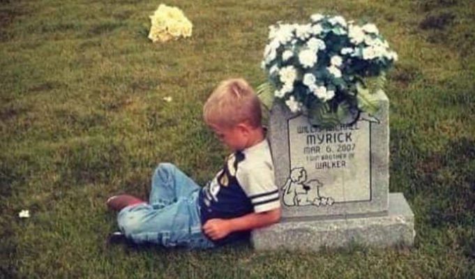 5-year-old boy visits grave site of his twin brother to tell him all about first day of school
