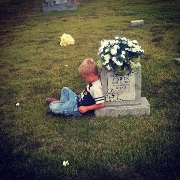 5-year-old boy visits grave site of his twin brother to tell him all about first day of school