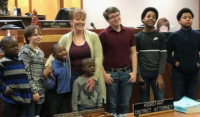 Single mom of 2 raised in foster care adopts 6 siblings so they can grow up together