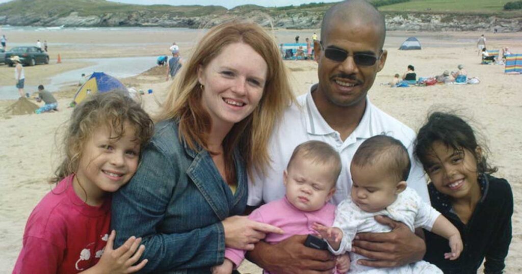 Family beat million to one odds after having second set of twins with different skin color – ‘It’s amazing’