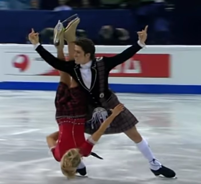 The internet is captivated by a sibling duo's magnificent ice dance