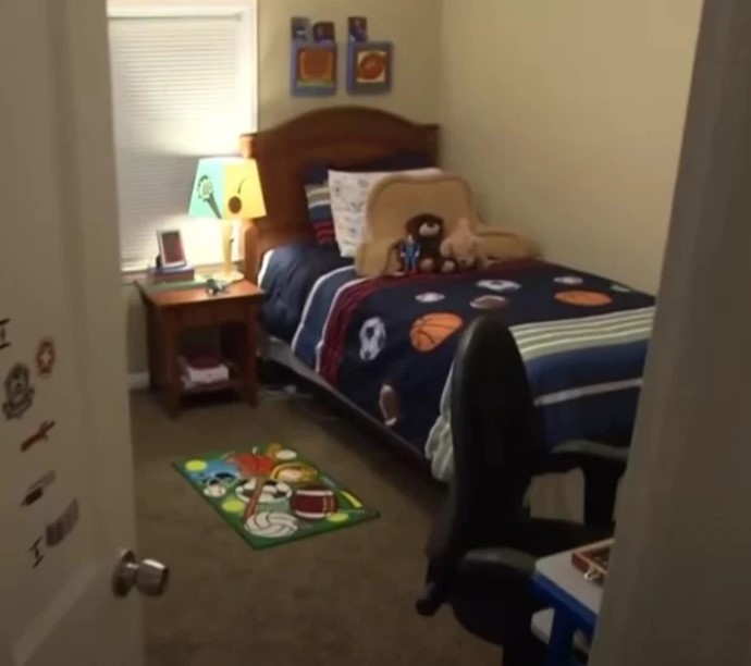 8-year-old boy finally gets his own bed and he is overcome with emotions after being homeless for years
