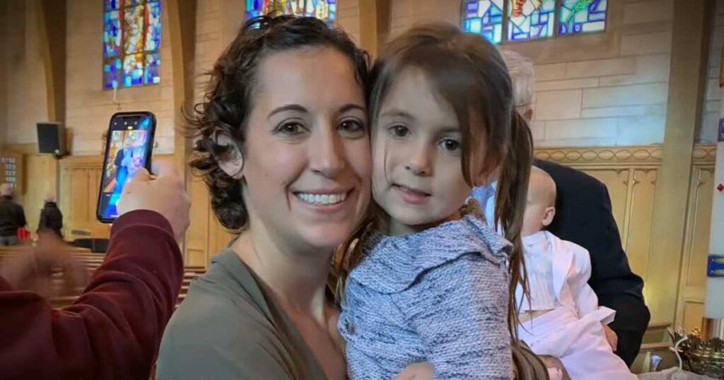 Preschooler calls 911 and saves mom’s life after finding her unconscious on the floor