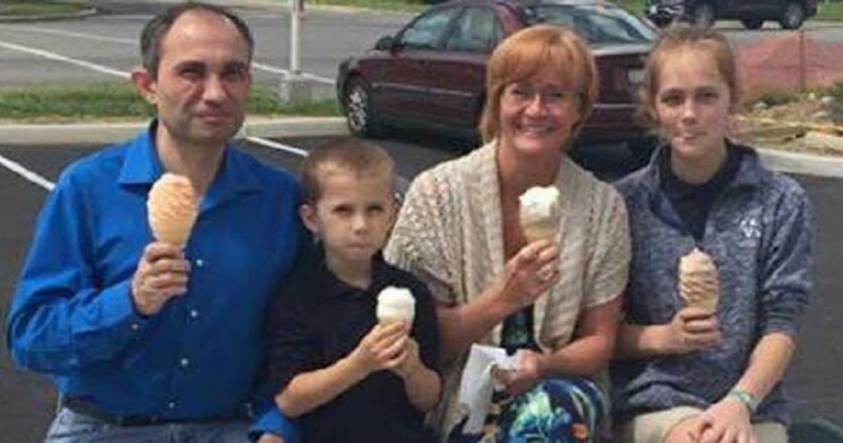 Woman photographs her family eating ice cream— A week later she receives a haunting text message