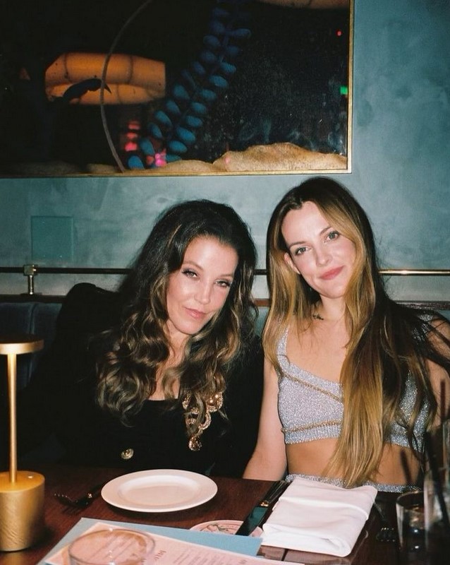 Riley Keough shares the last photo taken with mom Lisa Marie Presley before her death
