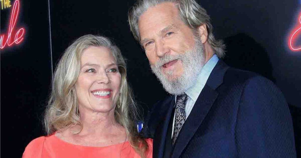 Jeff Bridges fell in love with young waitress & took her property surfing on their 1st date
