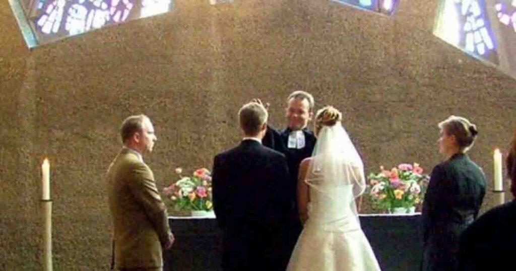 Stepmom attempts to ruin stepdaughter’s wedding—but mom’s brilliant revenge is perfect
