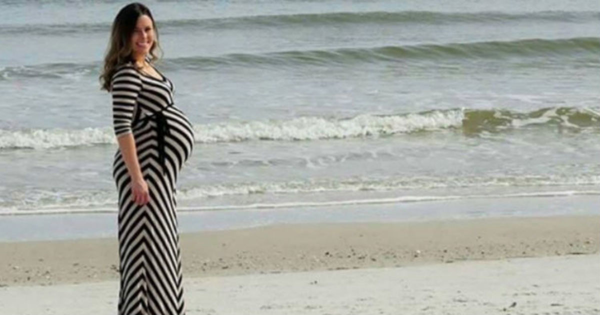 Pregnant woman takes a great photo—but see who appears on the right side