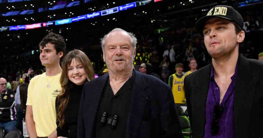 Jack Nicholson appears in public at Lakers game after years—see him now
