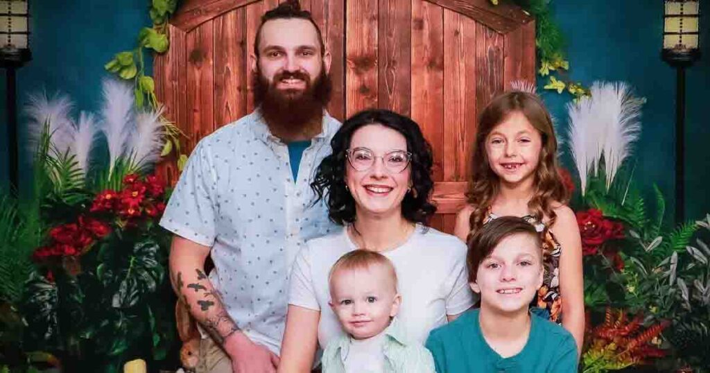Photographer records family’s last moments hours before deadly crash claims all five members