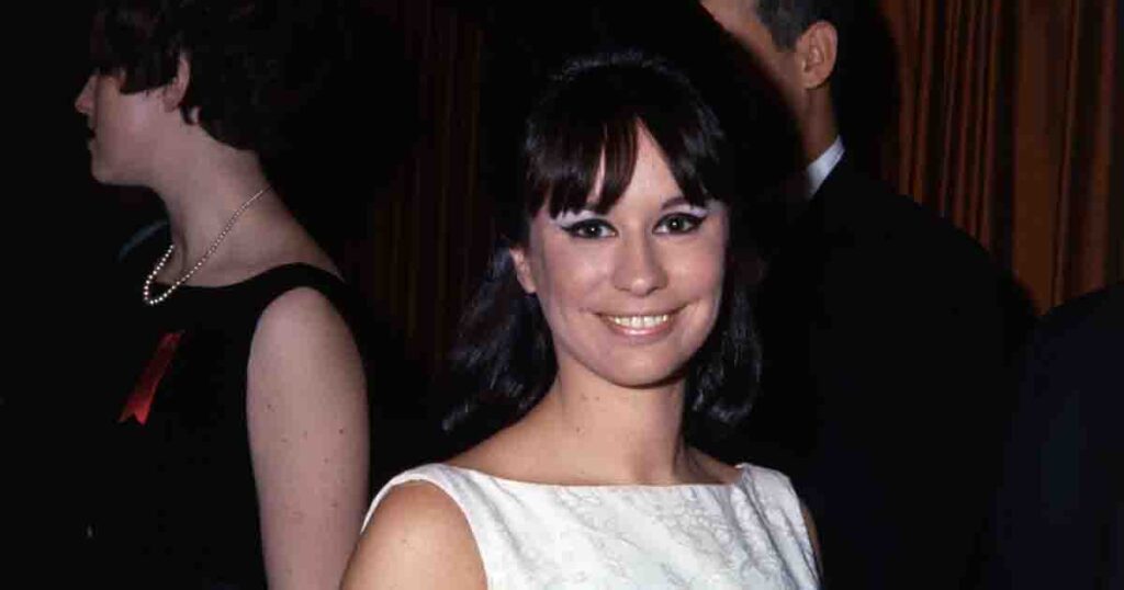 Astrud Gilberto, the singer of the famous song ‘Girl from Ipanema’, has died at 83—may she rest in peace