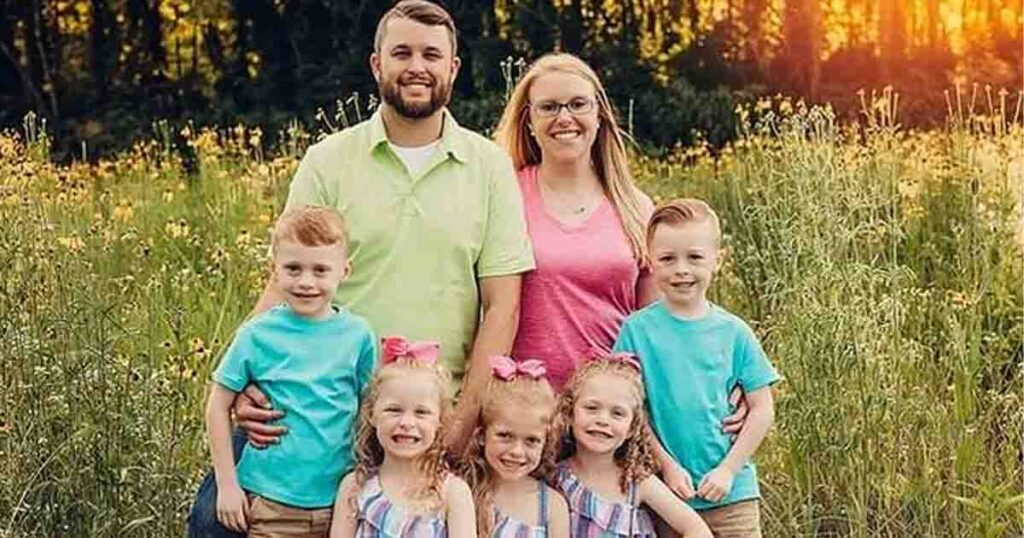 Dad criticized for using leashes on his five 5-year-old quantuplets