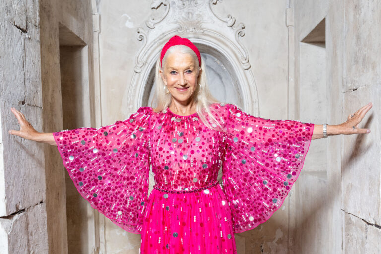 At 78, Helen Mirren surprised everyone with a bold look in a fashion show, and everyone is talking about it