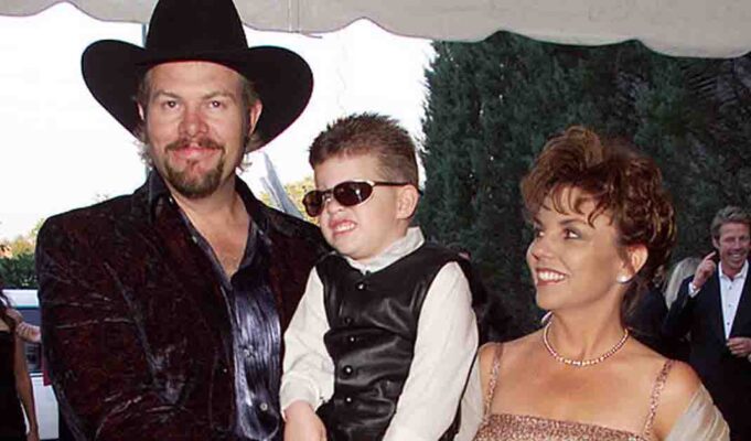 Toby Keith's wife and children supported him through his cancer diagnosis—a look at their 40 years as a blended family
