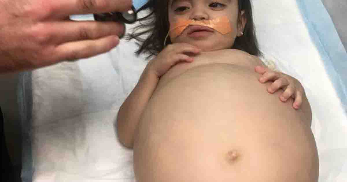 Little girl receives a life-saving kidney transplant from her dad