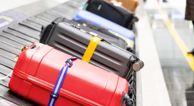 Travelers warned not to tie ribbons on luggage