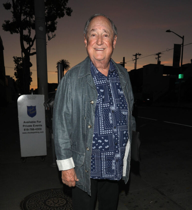  Neil Sedaka at 85 still looks amazing