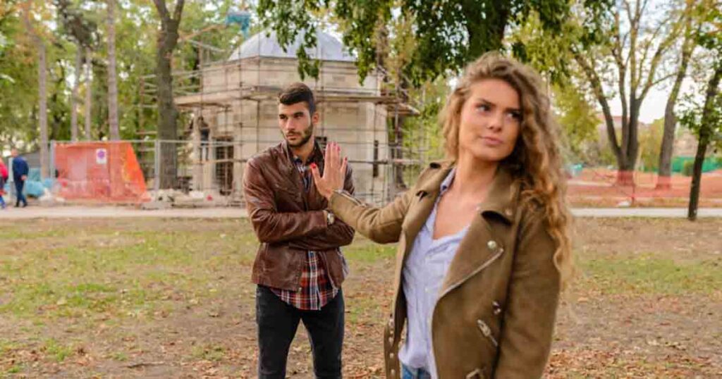Private investigator reveals the one thing all cheating men do that gives them away