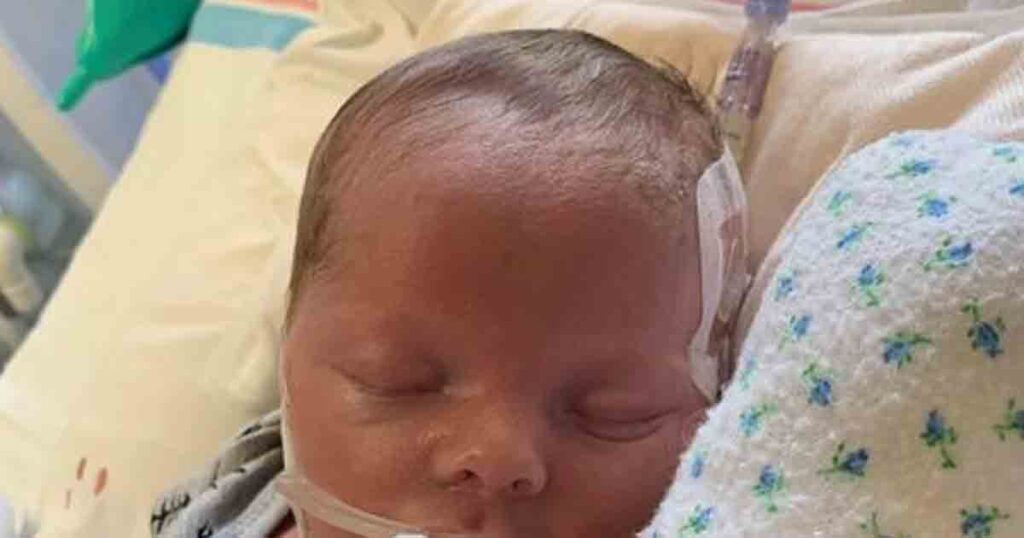 Parents say goodbye to newborn as life support ends, but he starts breathing on his own