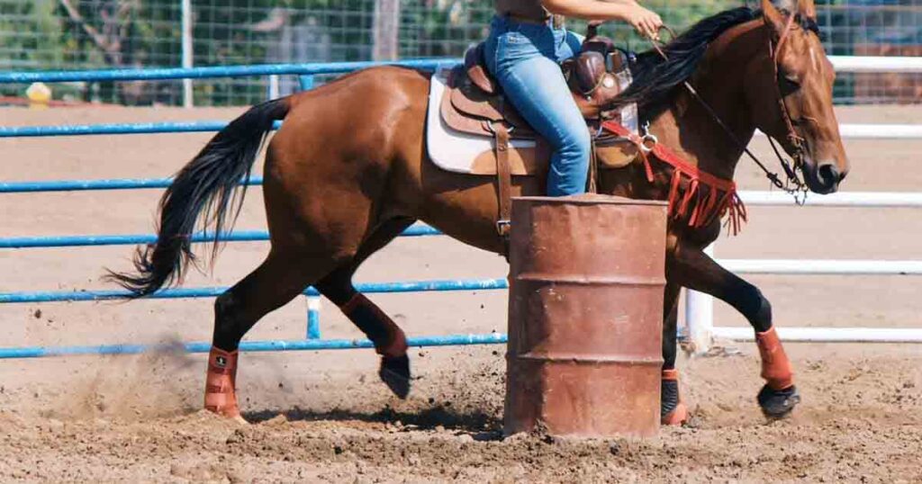 Miss Teen Rodeo Kansas, 19, tragically dies in crash that injures four teammates