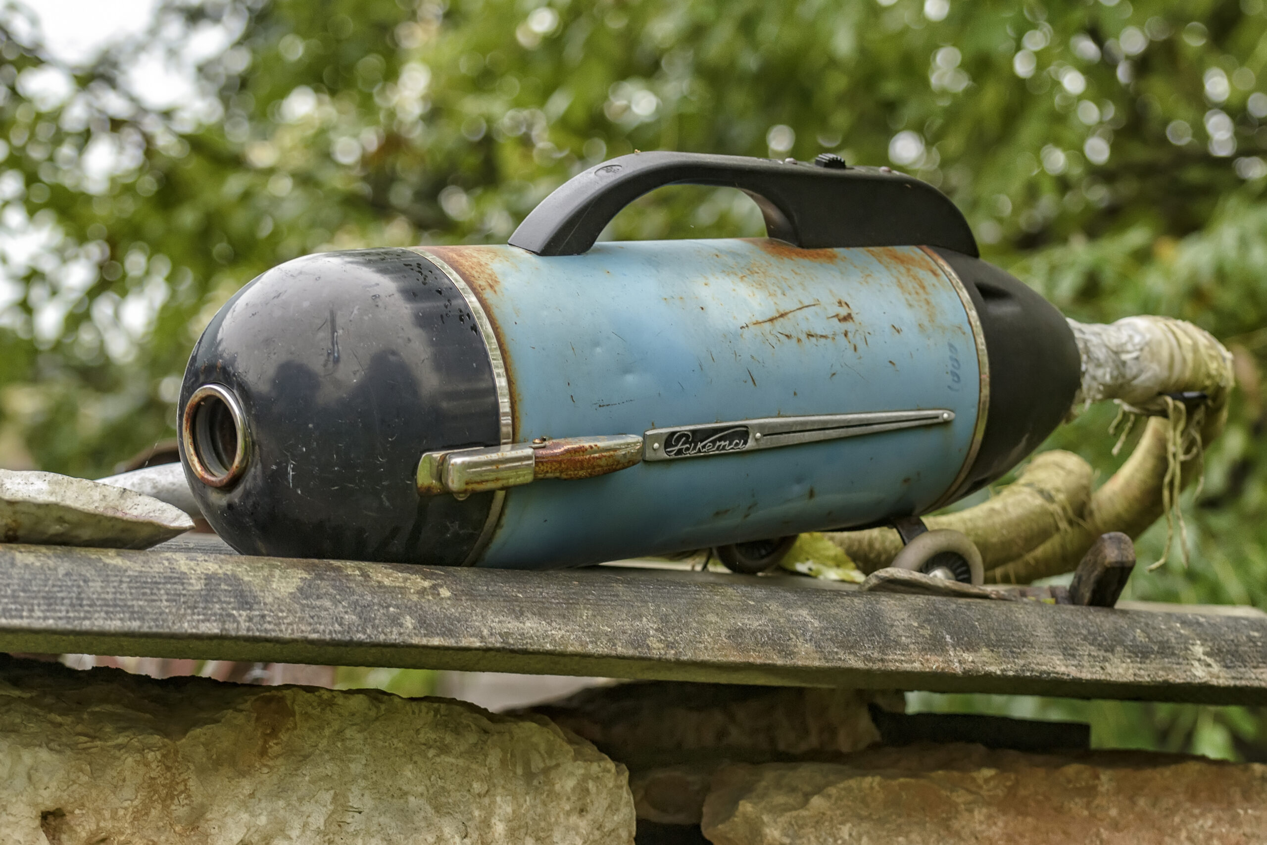 The surprising story behind a common cleaning tool