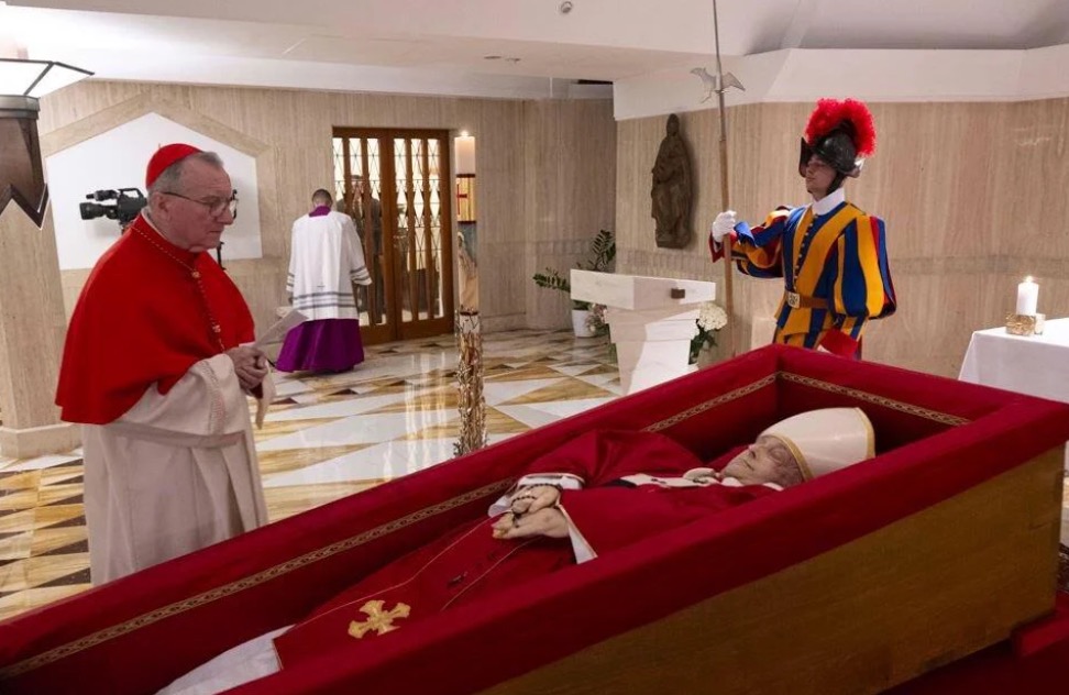 First photos of Pope Francis in his coffin show powerful message — and one humble detail stands out