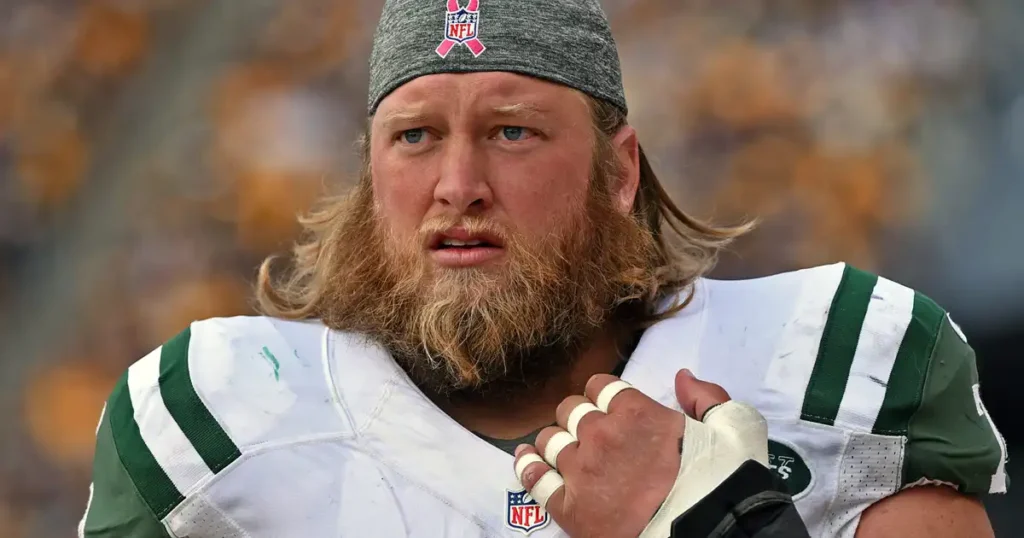 Fans mourn beloved NFL legend Nick Mangold after his passing at 41