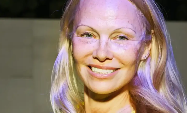 Pamela Anderson revisits her iconic 1990s glam look, surprising fans after years of going makeup-free