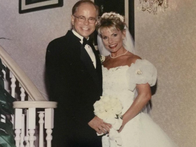 Jim and Lori Bakker smiling.